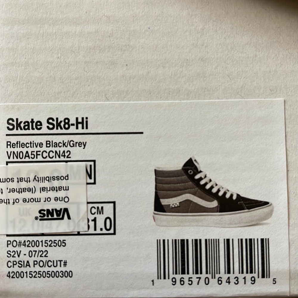 Vans Men’s Skate Sk8-Hi
Reflective Black/Grey
VN0ASFCCN42
Sneakers - Picture 16 of 16